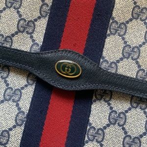 ✨ Vintage Gucci Clutch ✨
